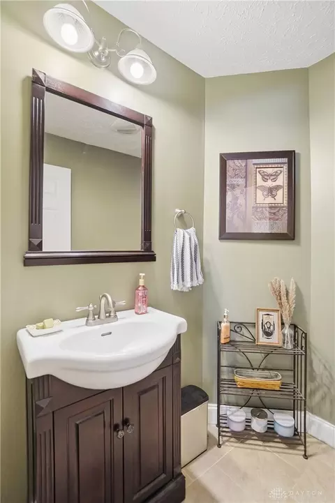 Bath - 260 California Ave, Springfield, OH 45505 photo 2 of 9