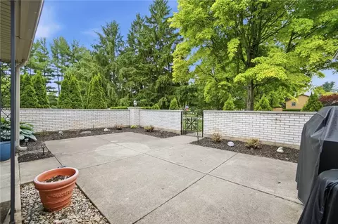 Exterior - 1920 Mapleton Dr, Centerville, OH 45459 photo 5 of 5
