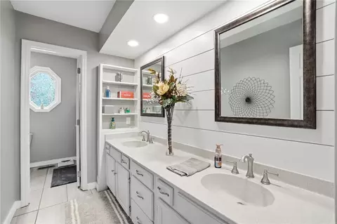 Bath - 1920 Mapleton Dr, Centerville, OH 45459 photo 5 of 5