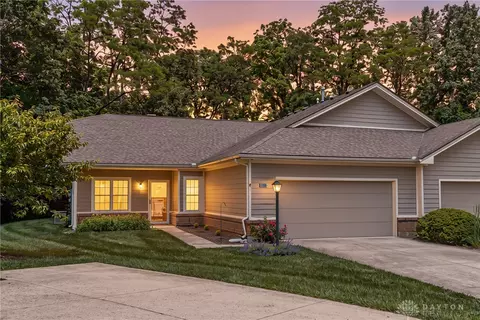 3366 Darbyshire Dr, Beavercreek, OH 45440
