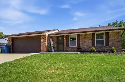 4818 Creeknoll Ct, Huber Heights, OH 45424