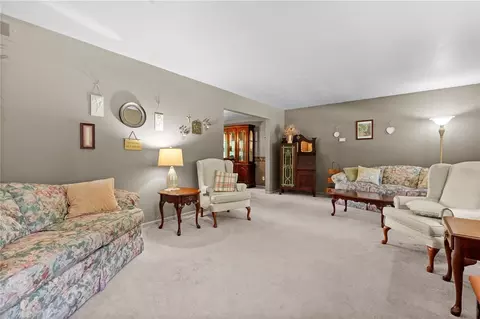 Living - 623 Silverleaf Dr, Riverside, OH 45431 photo 1 of 3