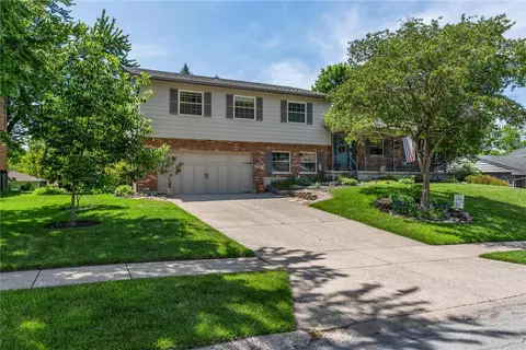 623 Silverleaf Dr, Riverside, OH 45431
