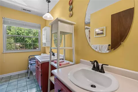 Bath - 623 Silverleaf Dr, Riverside, OH 45431 photo 1 of 4