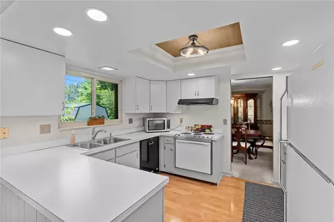 Kitchen - 623 Silverleaf Dr, Riverside, OH 45431 photo 2 of 4