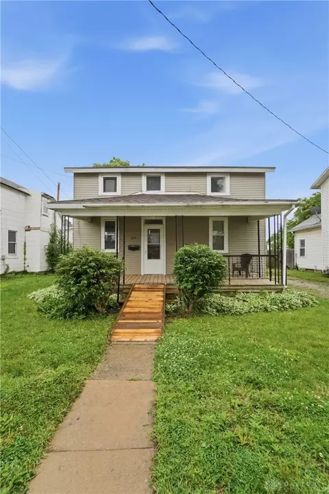 212 Spruce Dr, Fairborn, OH 45324