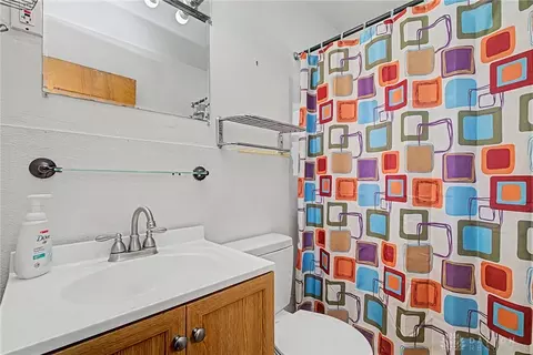 Bath - 757 Spinning Rd, Riverside, OH 45431 photo 1 of 4