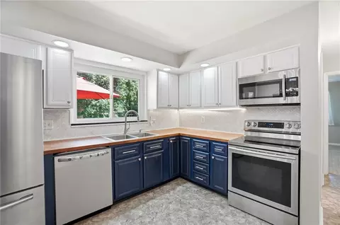 Kitchen - 4440 Wing View Ln, Kettering, OH 45429 photo 1 of 4