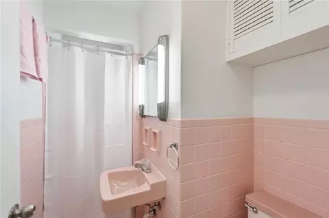 Bath - 4440 Wing View Ln, Kettering, OH 45429 photo 1 of 2
