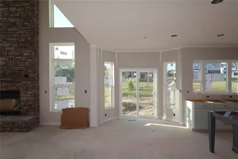 Living - 15 Morris St #12, Springboro, OH 45066 photo 2 of 5