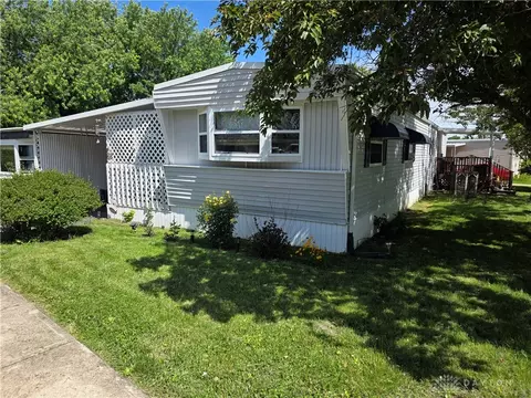 88 Estate Dr, Brookville, OH 45309