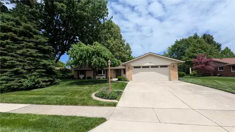 5686 Oak Vly, Kettering, OH 45440