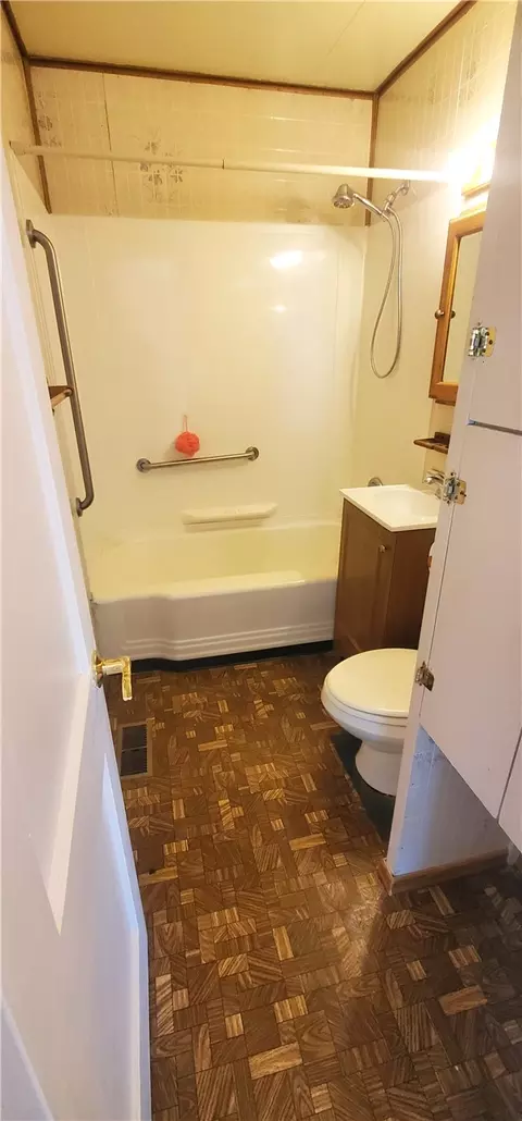 Bath - 2611 Morton Dr, Springfield, OH 45505 photo 1 of 1