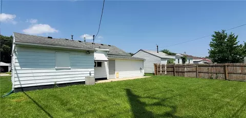 Exterior - 2611 Morton Dr, Springfield, OH 45505 photo 3 of 5