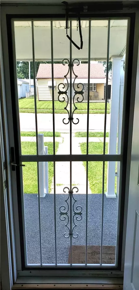 Entry Way - 2611 Morton Dr, Springfield, OH 45505 photo 2 of 2