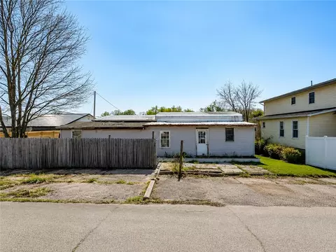 420 6th St, Philo, OH 43771