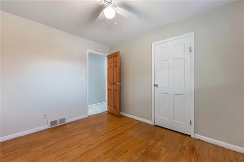 Bedroom - 4433 Appleton Pl, Kettering, OH 45440 photo 2 of 10