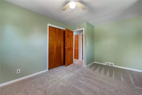 Bedroom - 4433 Appleton Pl, Kettering, OH 45440 photo 5 of 10