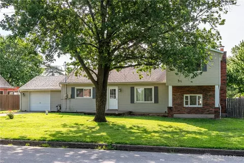 602 W Crescent Ln, Franklin, OH 45005