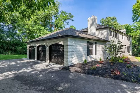 Exterior - 474 Chowning Cir, Kettering, OH 45429 photo 9 of 11