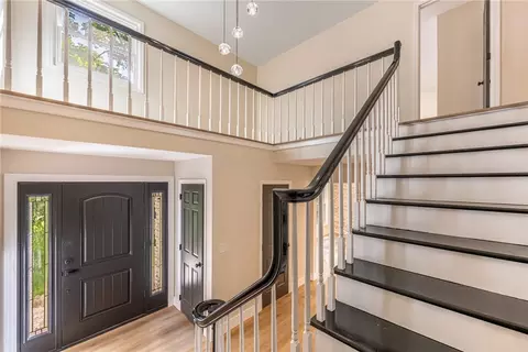 Entry Way - 474 Chowning Cir, Kettering, OH 45429 photo 2 of 3