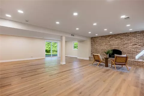 Living - 474 Chowning Cir, Kettering, OH 45429 photo 8 of 10