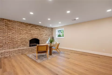Living - 474 Chowning Cir, Kettering, OH 45429 photo 10 of 10