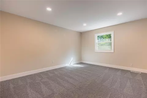 Bedroom - 474 Chowning Cir, Kettering, OH 45429 photo 5 of 8