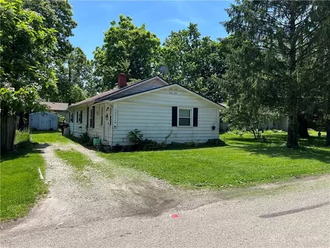 7 Elm Rd, Medway, OH 45341