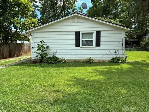 7 Elm Rd, Medway, OH 45341
