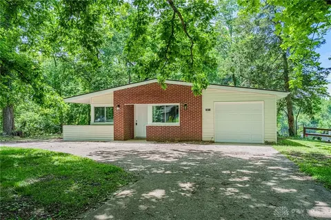 927 Oakland Dr, Beavercreek Twp, OH 45434