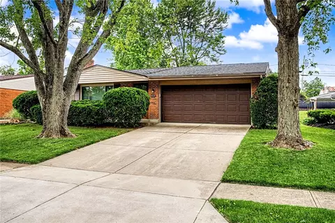 1428 Beaver Creek Ln, Kettering, OH 45429