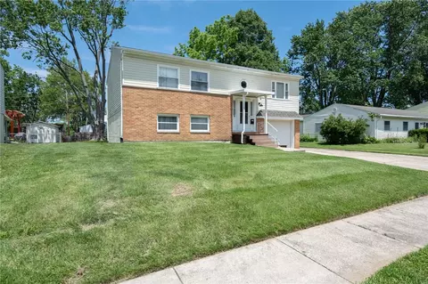 83 Joyce Dr, Fairborn, OH 45324