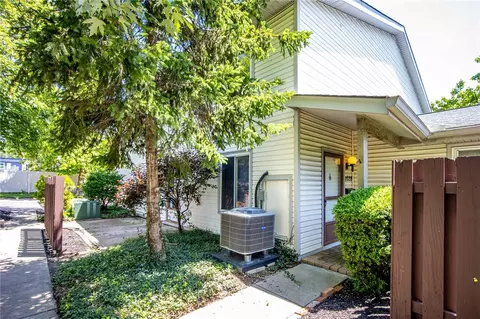 1028 E Crescentville Rd, West Chester, OH 45246