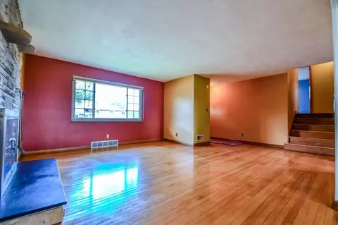 Living - 3836 Benfield Dr, Kettering, OH 45429 photo 3 of 8