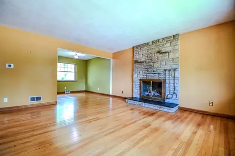 Living - 3836 Benfield Dr, Kettering, OH 45429 photo 2 of 8