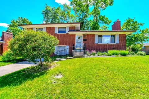 Exterior - 3836 Benfield Dr, Kettering, OH 45429 photo 2 of 10