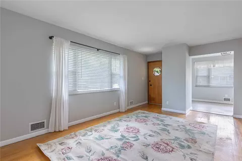 Living - 2816 Colonial Ave, Kettering, OH 45419 photo 2 of 4
