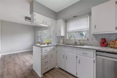 Kitchen - 2816 Colonial Ave, Kettering, OH 45419 photo 3 of 5