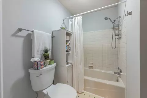 Bath - 2816 Colonial Ave, Kettering, OH 45419 photo 1 of 3