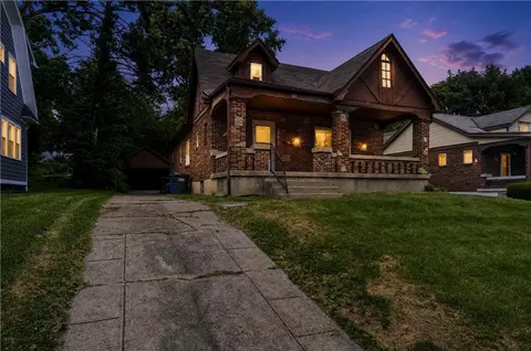 521 W Parkwood Dr, Dayton, OH 45405