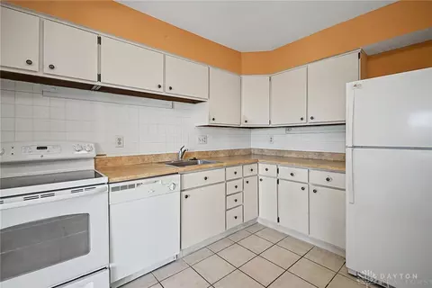 Kitchen - 2230 S Patterson Blvd #112, Kettering, OH 45409 photo 2 of 2