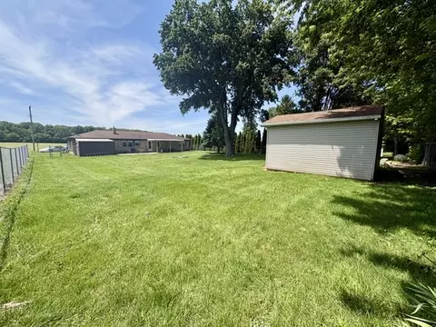 Exterior - 2648 S Burnett Rd, Springfield, OH 45505 photo 5 of 15