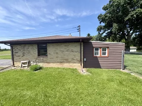 Exterior - 2648 S Burnett Rd, Springfield, OH 45505 photo 4 of 15
