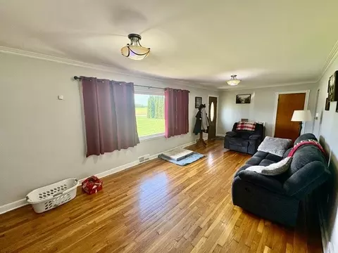 Living - 2648 S Burnett Rd, Springfield, OH 45505 photo 1 of 3