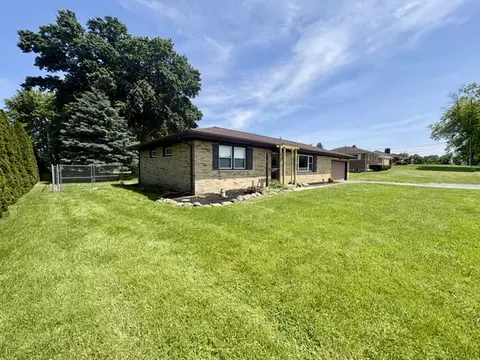 Exterior - 2648 S Burnett Rd, Springfield, OH 45505 photo 3 of 15