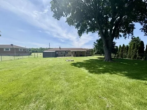 Exterior - 2648 S Burnett Rd, Springfield, OH 45505 photo 9 of 15