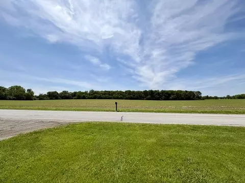 Exterior - 2648 S Burnett Rd, Springfield, OH 45505 photo 10 of 15