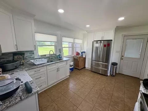Kitchen - 2648 S Burnett Rd, Springfield, OH 45505 photo 3 of 3