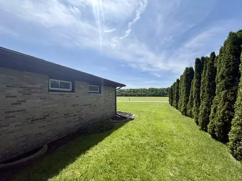 Exterior - 2648 S Burnett Rd, Springfield, OH 45505 photo 12 of 15